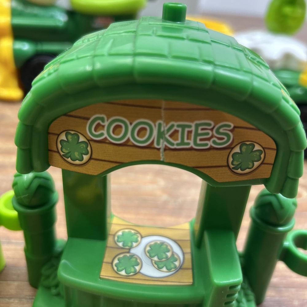 Fisher-Price Little People St. Patrick's Day Parade Set 2007 w/Box N0803 WORKS!! - Picture 8 of 16